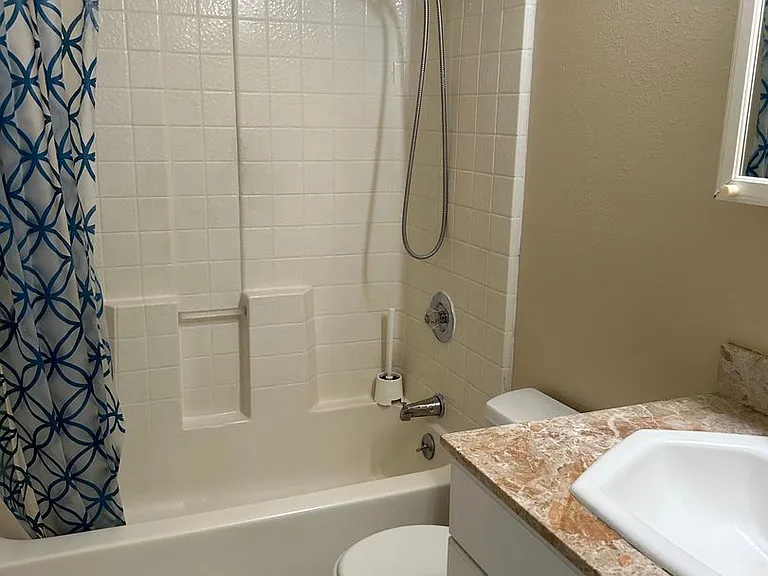 341 E Alaska Ave — Photo 12
