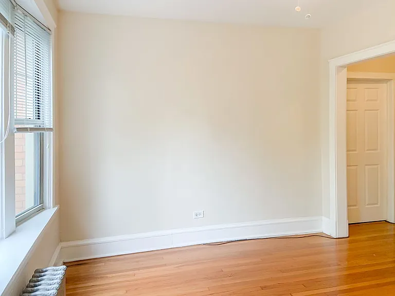 1601 W Berteau Ave — Photo 17