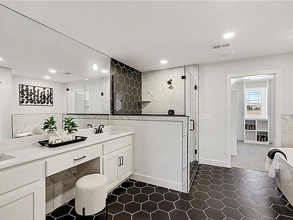 5th image of 18409 Caenen St