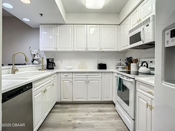 4th image of 5300 S Atlantic Ave APT 10205