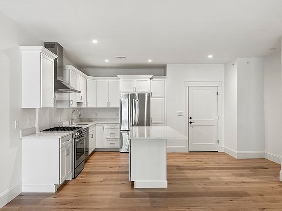 3rd image of 134 Court St #4