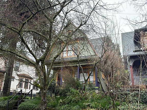 2nd image of 71 NE San Rafael St