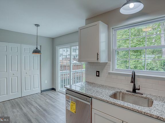 5th image of 186 Amberfield Ln