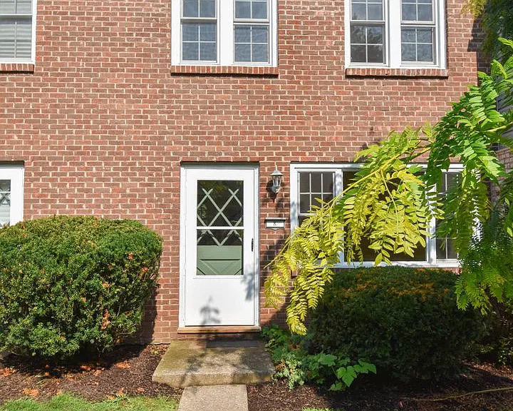 344 W Water St — Photo 1