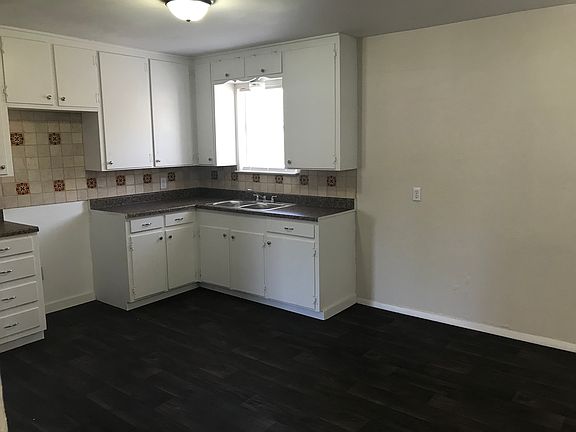 5th image of 553 NW Newton Dr