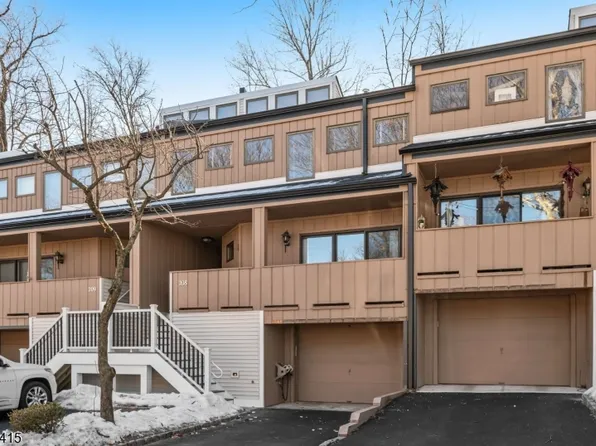 208 Stephanie Dr, North Caldwell Boro, NJ 07006