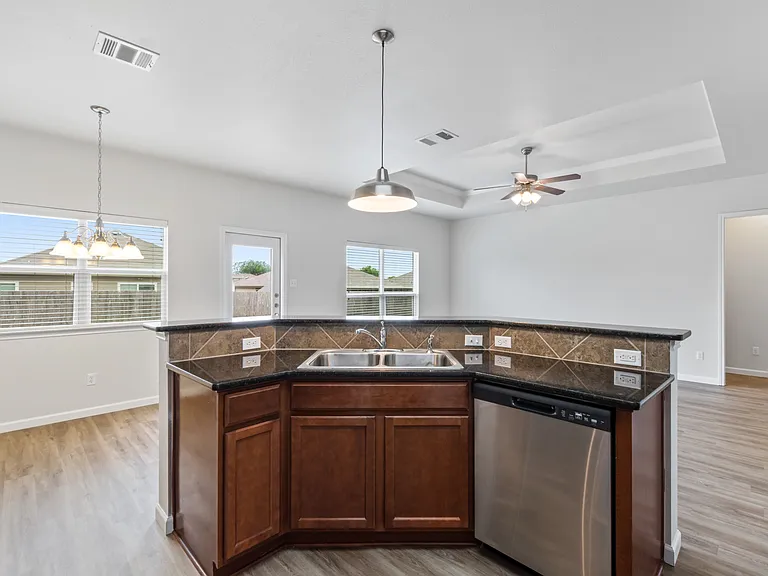 8011 Fieldstone Dr — Photo 10