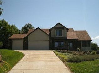 4905 Whipple Lake Rd, Clarkston, MI 48348