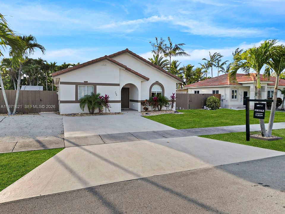 1st image of 704 SE 14th Pl