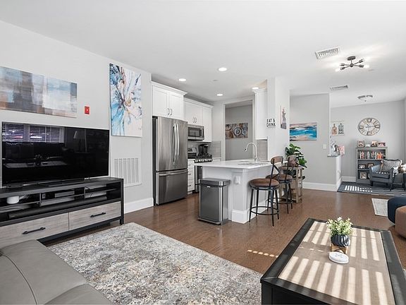 3rd image of 445 Essex St Unit 204