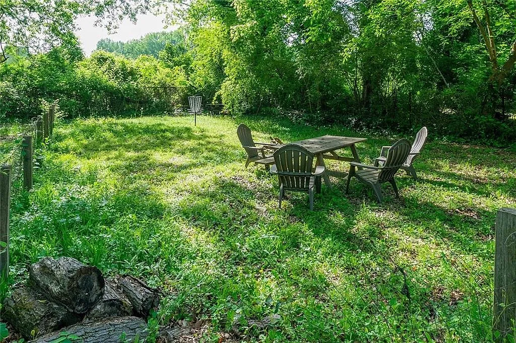 2 bed, 1.0 bath, 1374 sqft, $2,000 — Photo 4