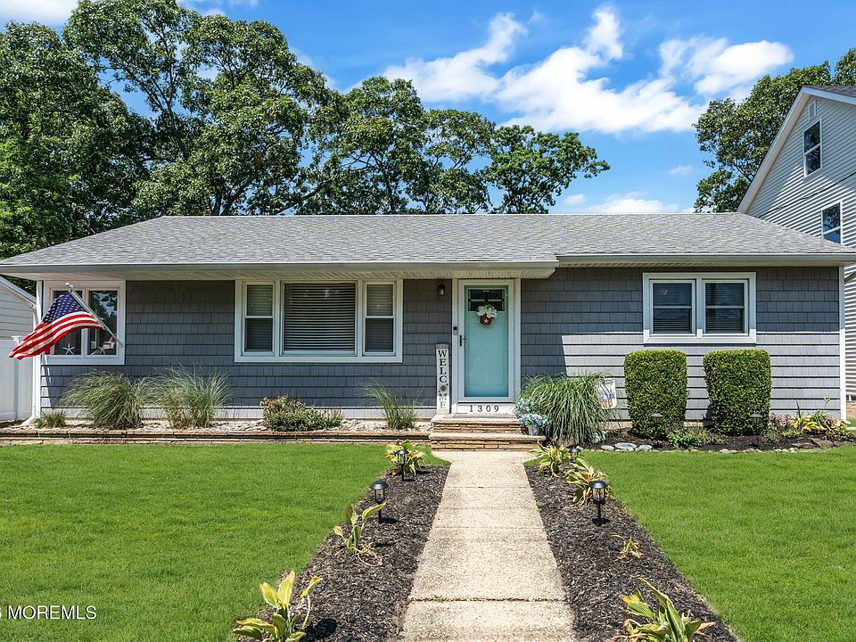 1st image of 1309 River Avenue