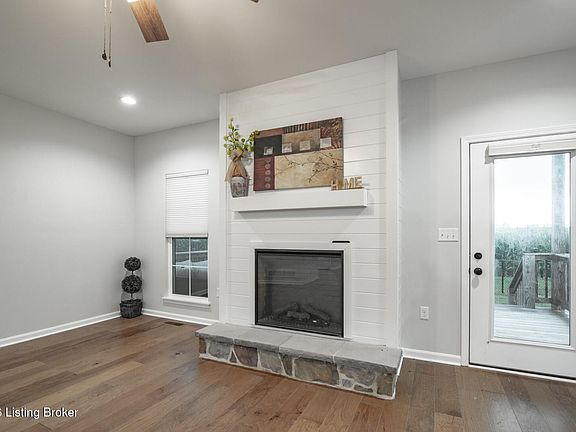 4th image of 1576 Stringer Ln