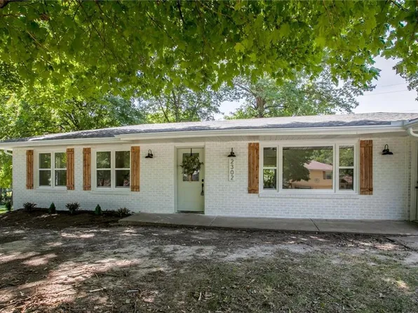 2302 Girard St, Leavenworth, KS 66048