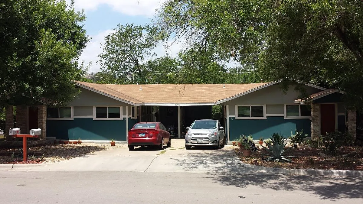 3 bed, 1100 sqft, $1,875 — Photo 1