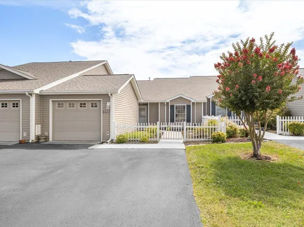 8413 Pine Hill Ln, Roanoke, VA 24019