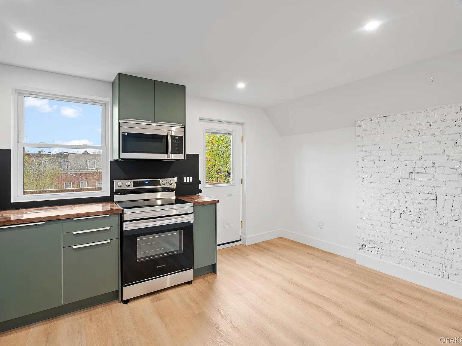 2 bed, 1.5 bath, 1670 sqft, $2,600 — Photo 3