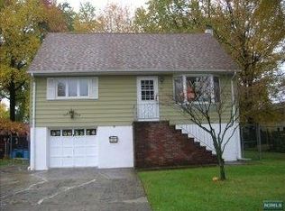 1 Carlson St, Little Ferry, NJ 07643