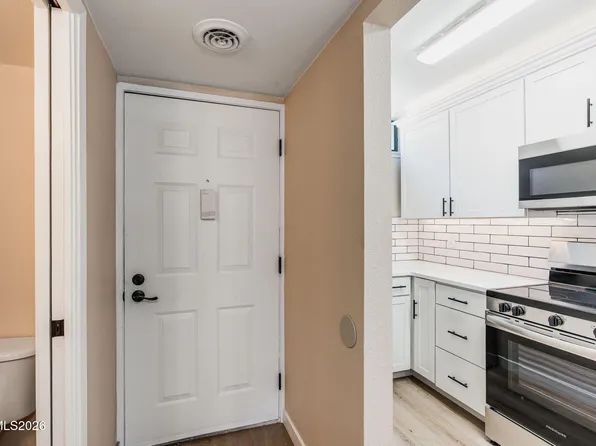861 Nutmeg Pl APT 3, Reno, NV 89502