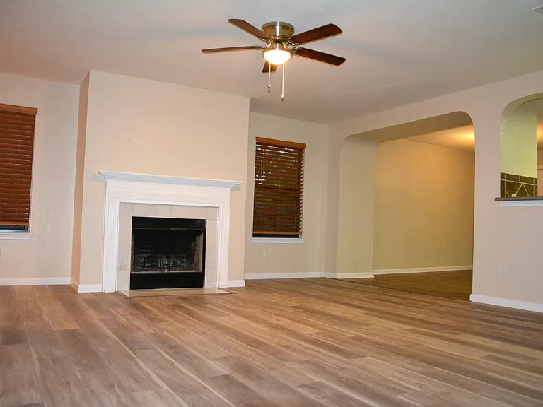 4616 Woodstock Dr — Photo 9