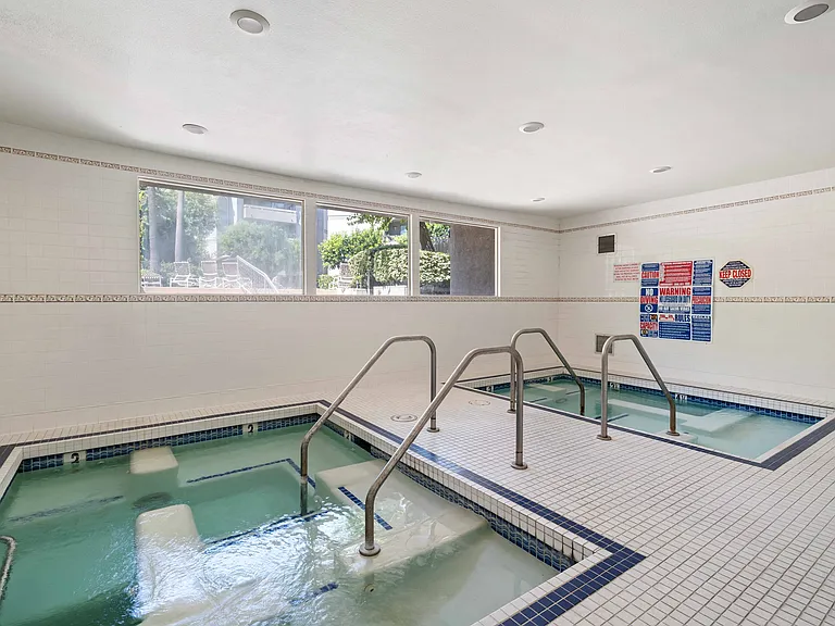 5340 Yarmouth Ave #108 — Photo 33