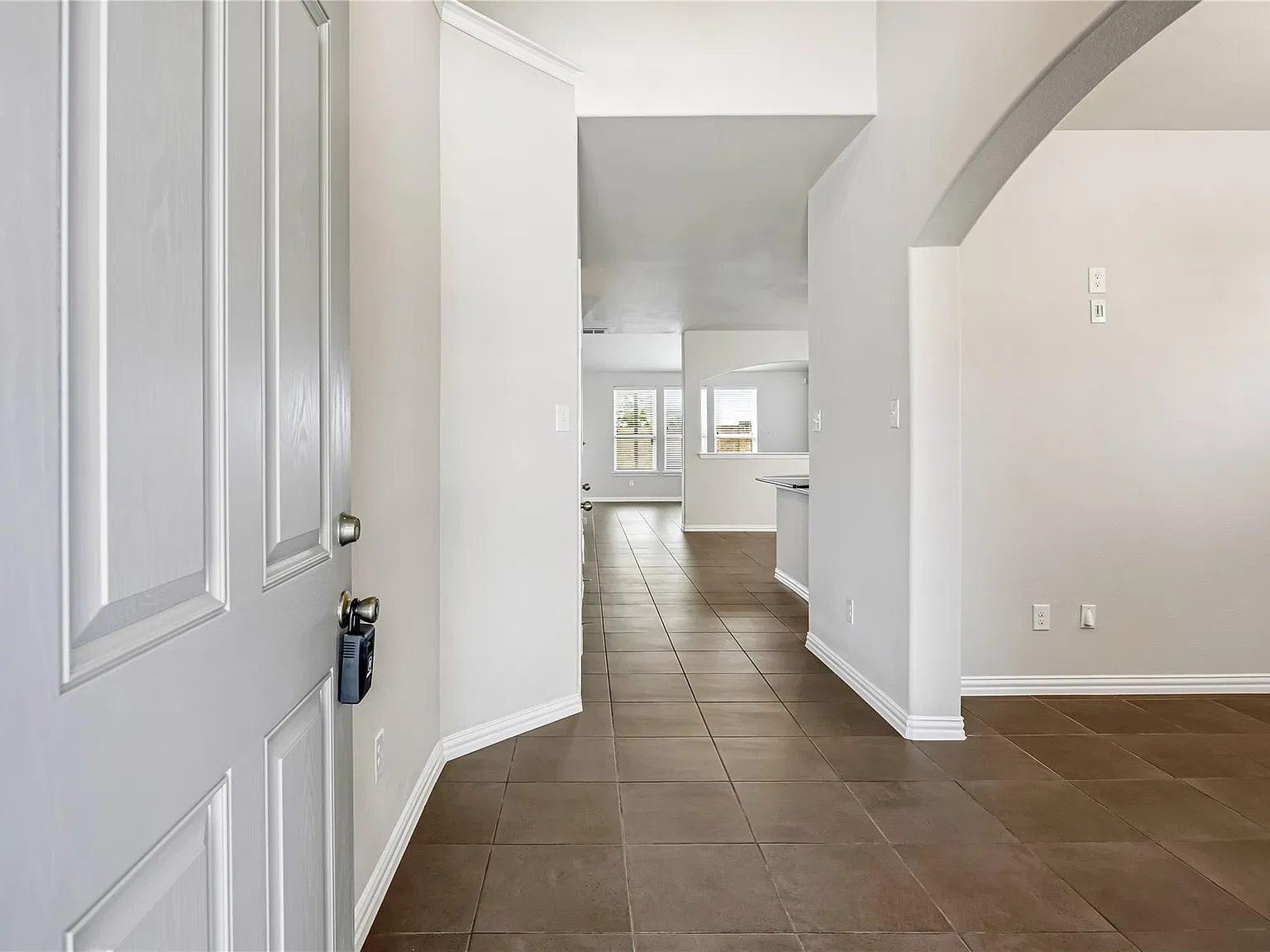 4 bed, 2.5 bath, 2840 sqft, $3,000 — Photo 3