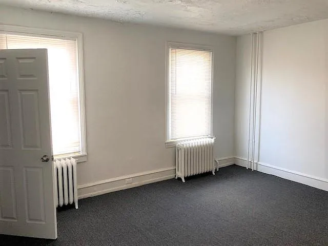 4 bed, $1,200 — Photo 4