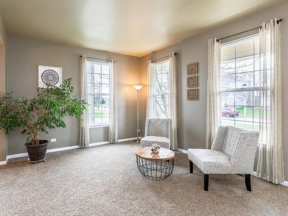 4th image of 387 Heritage Woods Dr