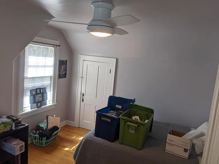 1115 W Charles St — Photo 18