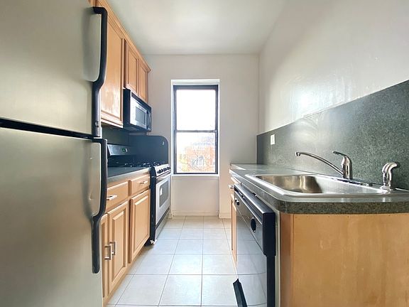 4th image of 2168 35th St APT 3D