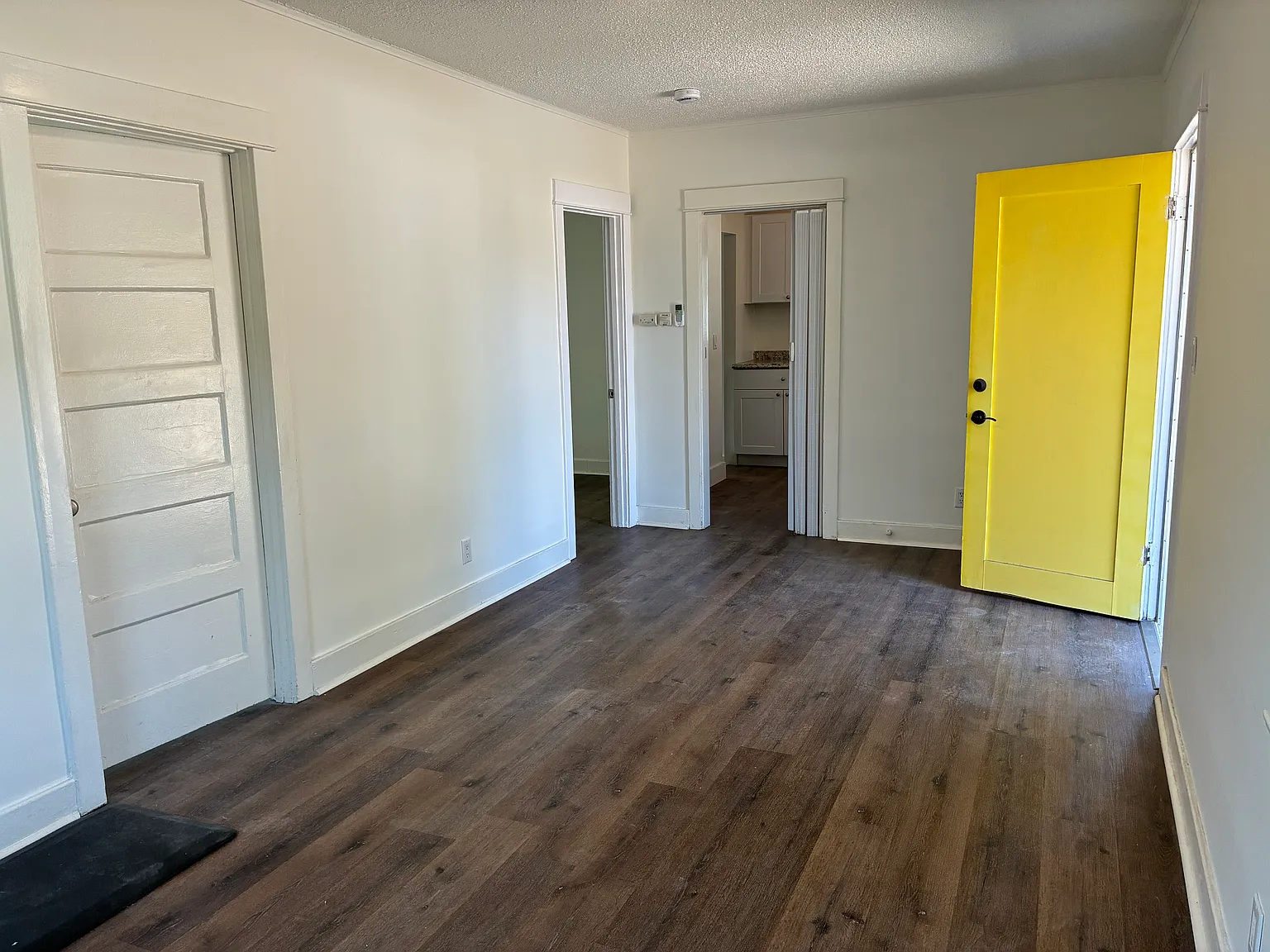 2 bed, 600 sqft, $2,700 — Photo 3