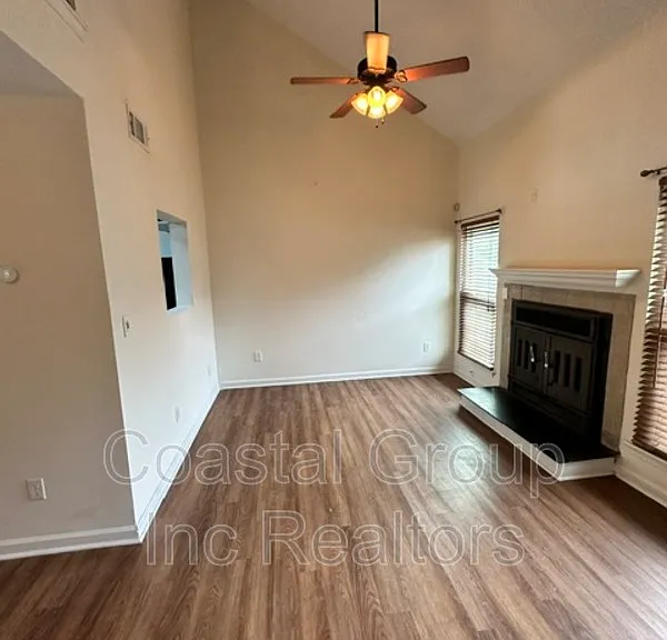 458 Falling Ln #1 — Photo 4