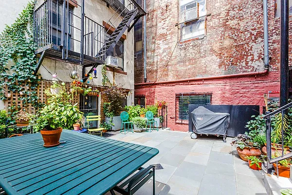 Sold by Real Direct | media 9