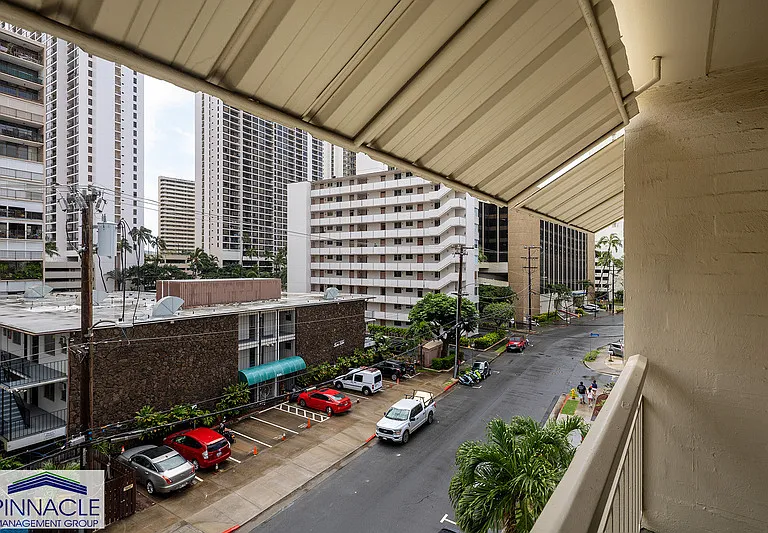 240 Liliuokalani Ave #401 — Photo 2