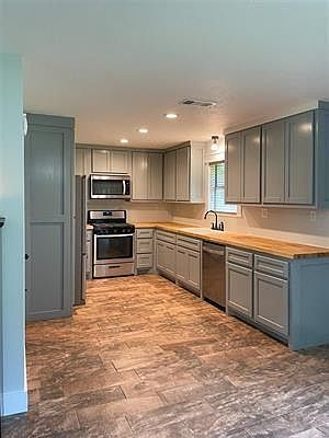 5th image of 611 Carolyn St