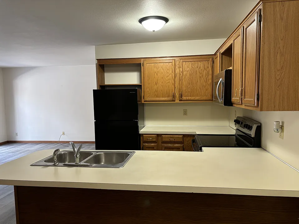 Kitchen with peninsula. All new appliances.