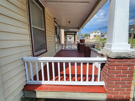 3rd image of 215 SE 17th St