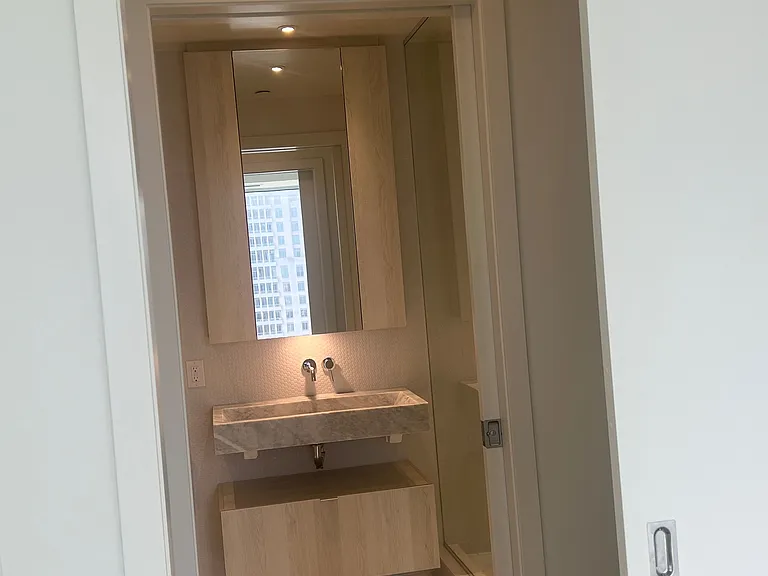 11 Yorkville Ave #2212 — Photo 14