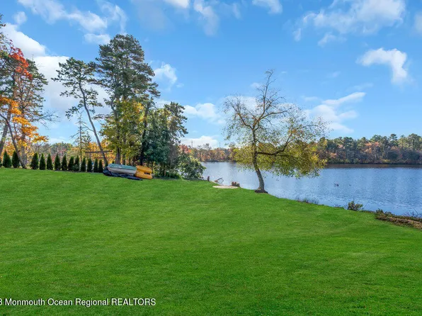 16 Caranetta Drive, Lakewood, NJ 08701