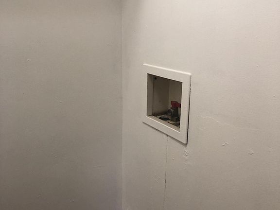 5th image of 747 E 84th Pl APT 3