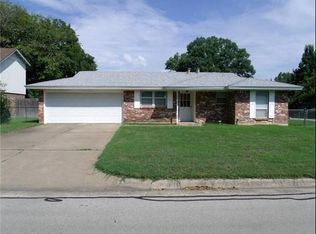 628 Maple Ave, Burleson, TX 76028