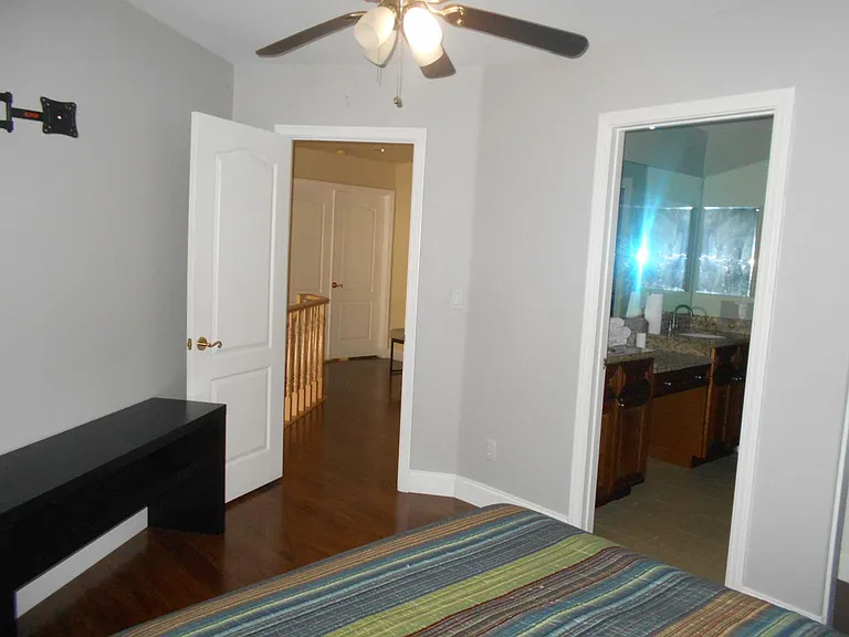 8317 Opal Cove Dr — Photo 16