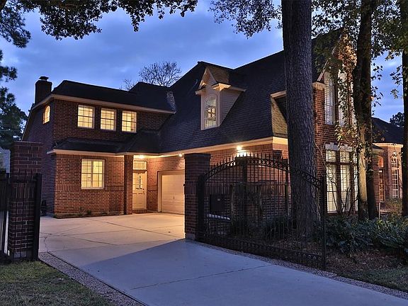 THREE CAR GARAGE - Who doesn't want that extra inside parking space? This home has a nice over sized garage.