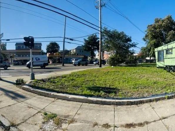 397 Douglas Ave, Providence, RI 02908