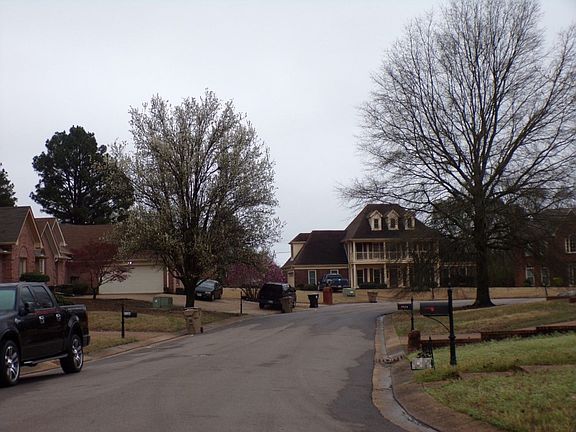 4th image of 5205 Marlboro Ct