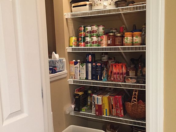 Upgrade:5'x7' walk-in pantry