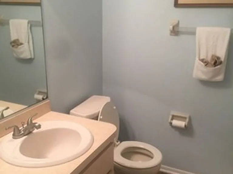 810 Kings Ct #B — Photo 4