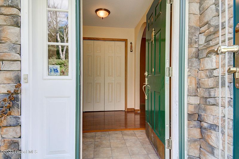 3rd image of 318 West Rd Road
