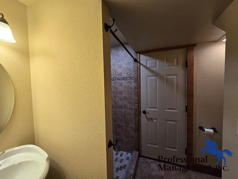 2035 Lake Hills Dr — Photo 10