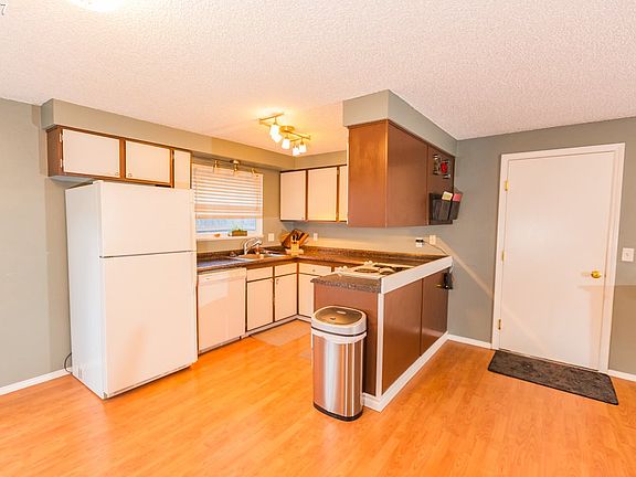 4th image of 18361 Willamette Dr